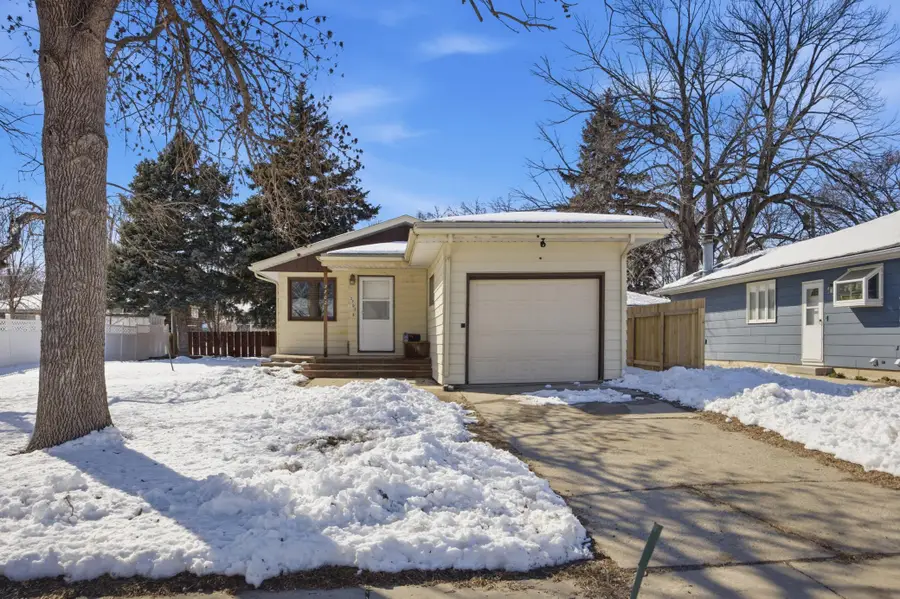 2702 9 1/2 Street N, Fargo, ND 58102 - #2