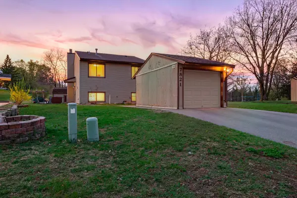 7821 Rimbley Road, Woodbury, MN 55125