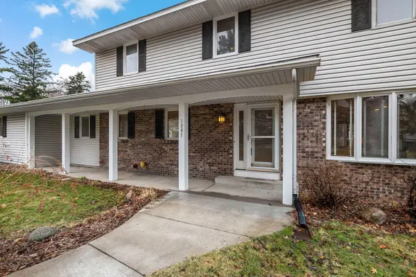 1287 Nursery Hill Lane, Arden Hills, MN 55112