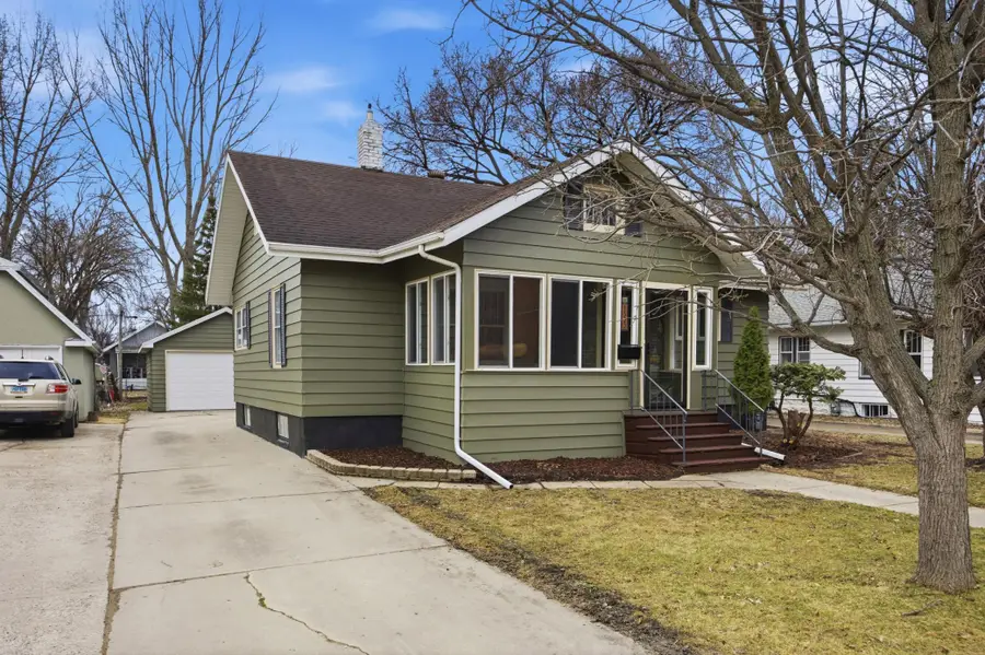 1322 9th Avenue S, Fargo, ND 58103 - #2