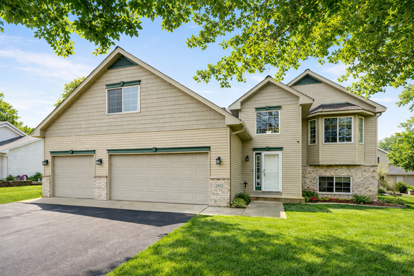 2102 Whitetail Run, Buffalo, MN 55313