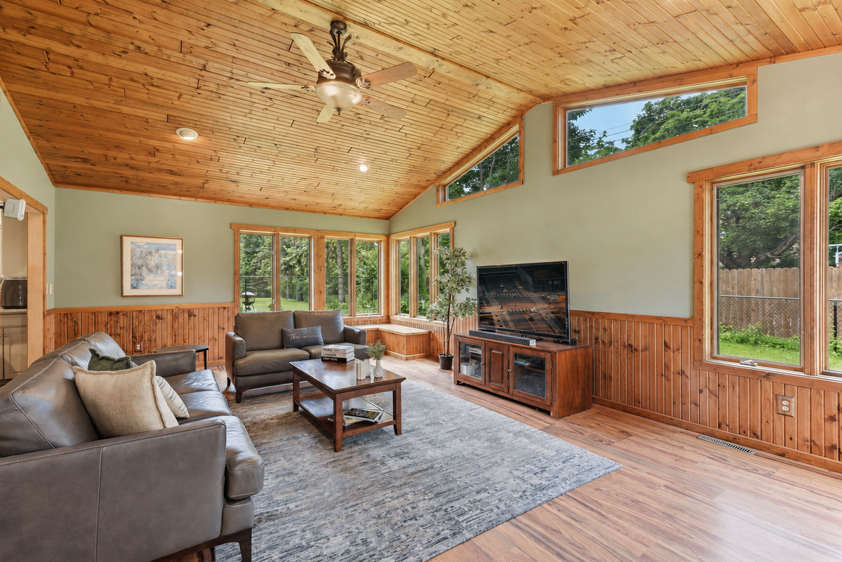26 19th Avenue Sw, New Brighton, MN 55112 - #1