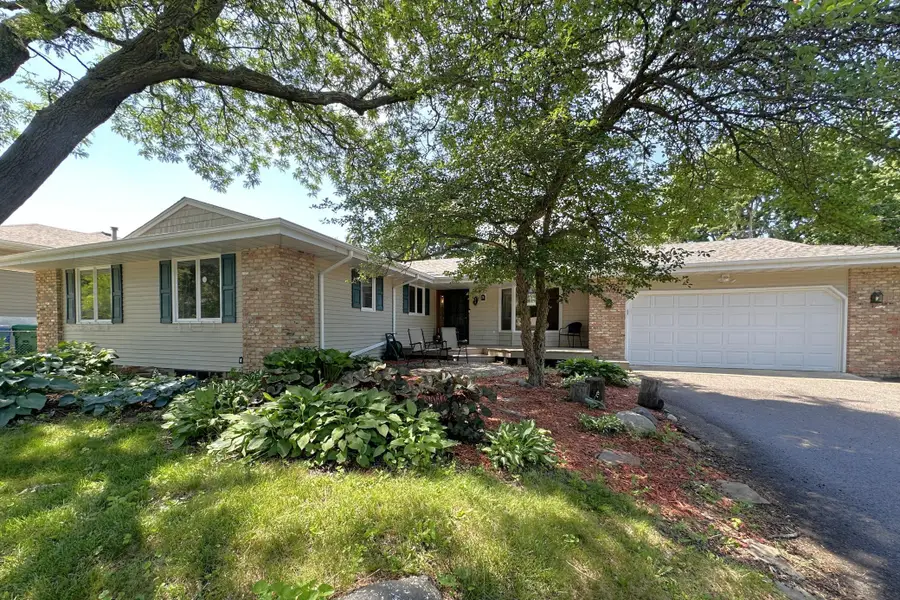 26 19th Avenue Sw, New Brighton, MN 55112 - #2