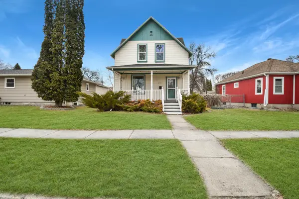 451 16th Avenue S, Fargo, ND 58103