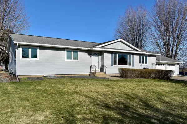 87 Chapel Drive, Altura, MN 55910