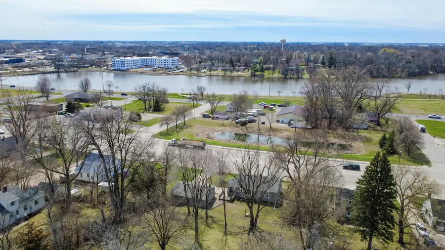 177 4th Avenue Nw, Hutchinson, MN 55350 - #3