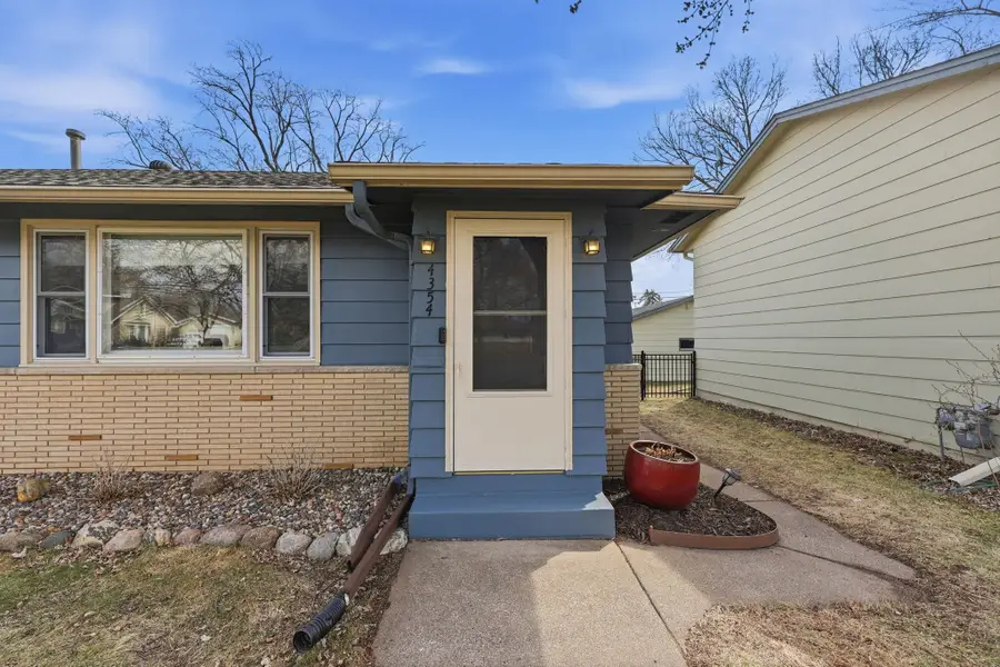 4354 Brunswick Avenue N, Crystal, MN 55422 - #3