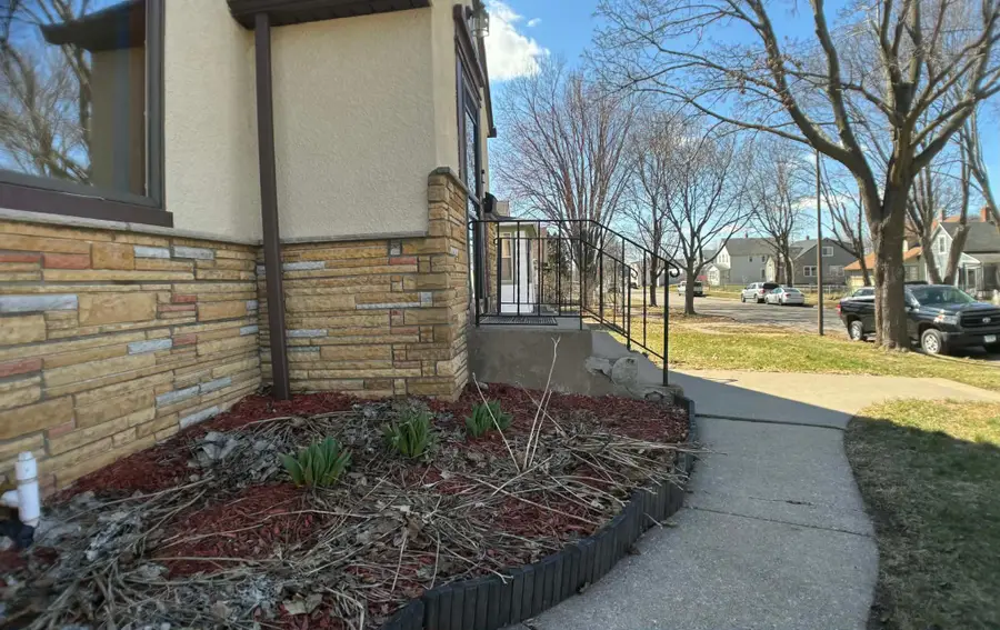 982 Geranium Avenue E, Saint Paul, MN 55106 - #2