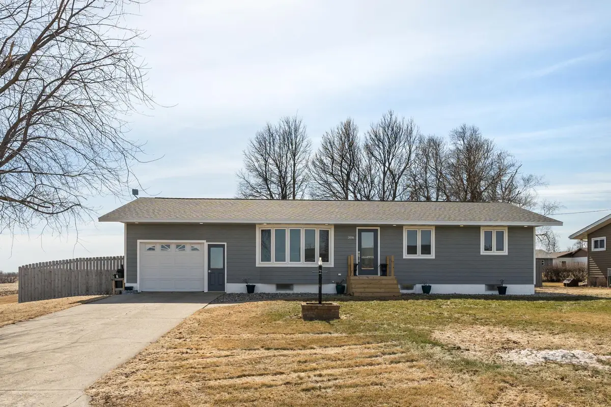 306 6th Street E, Finley, ND 58230 - #1