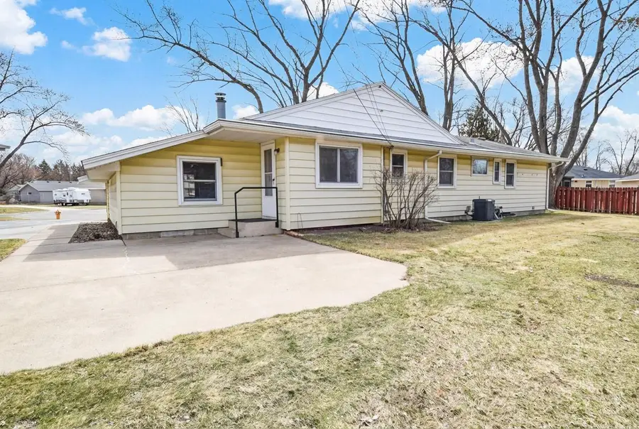 2249 113th Avenue Nw, Coon Rapids, MN 55433 - #2