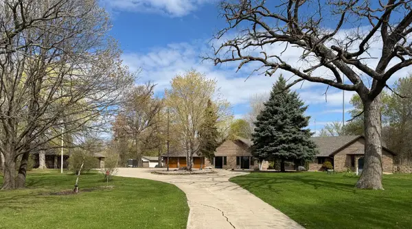 22255 Babcock Avenue, Winsted, MN 55395