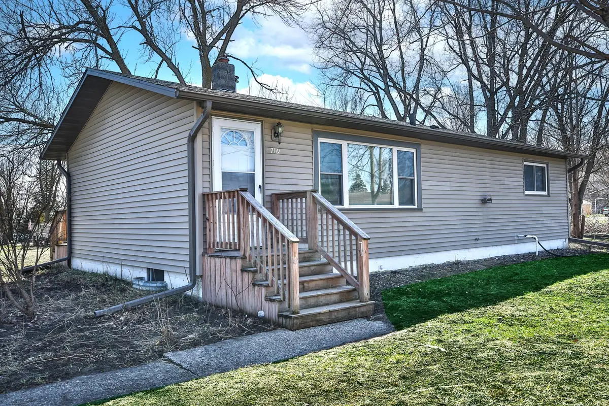 709 8th Avenue Nw, Waseca, MN 56093 - #1