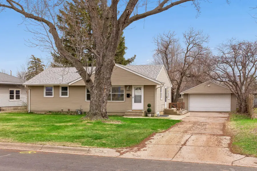 5906 Beard Avenue N, Brooklyn Center, MN 55429 - #3