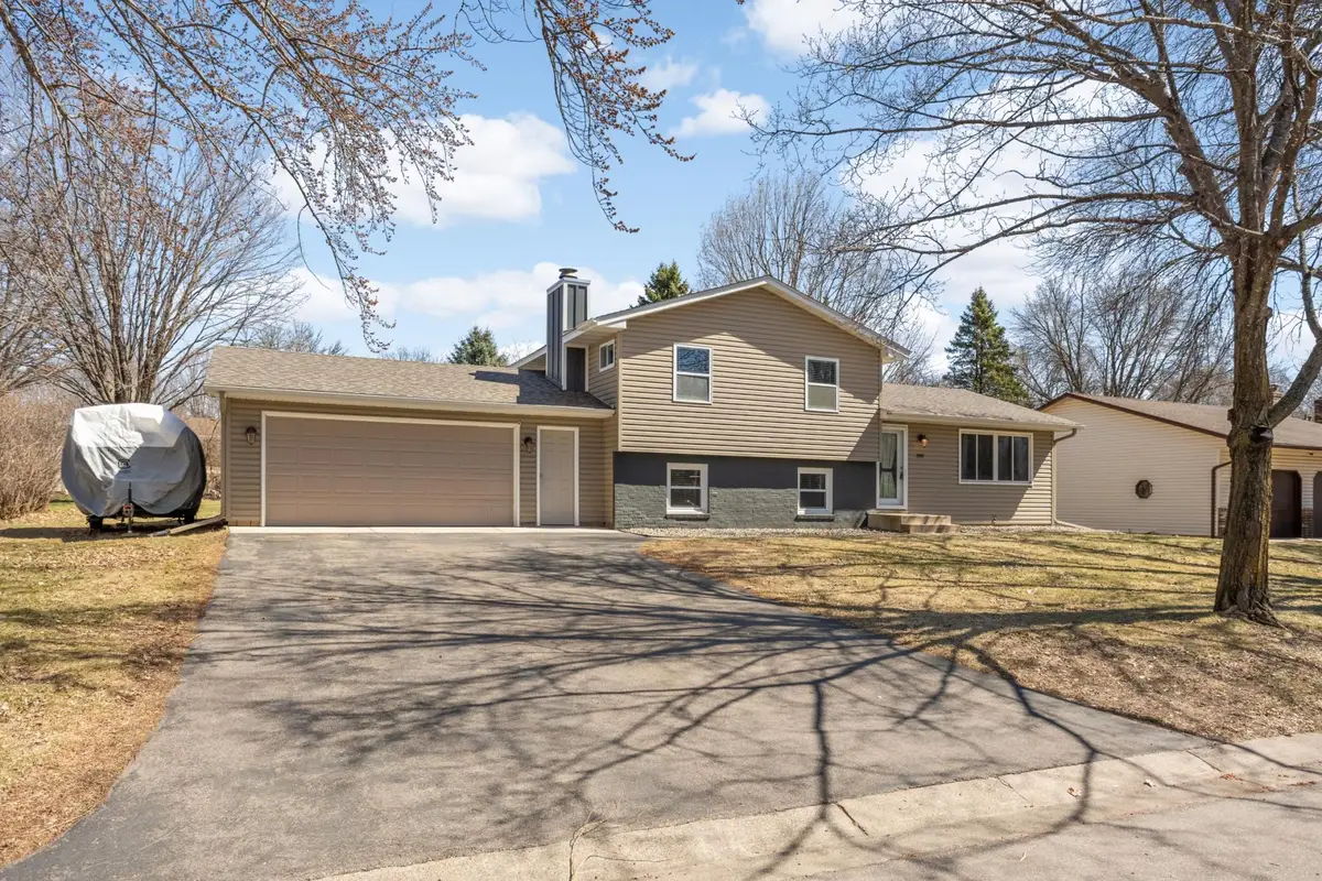 300 Edgewood Drive Se, Saint Michael, MN 55376 - #1