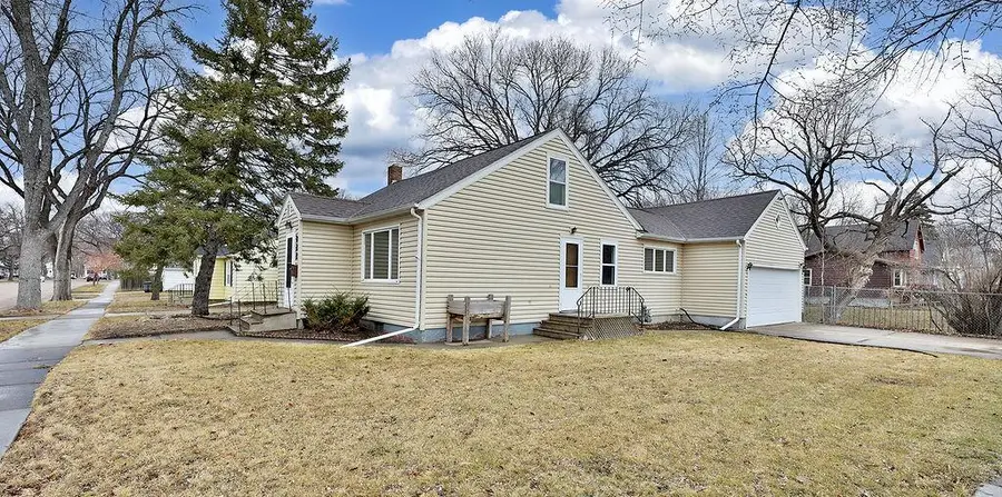 822 1st Street S, Moorhead, MN 56560 - #2