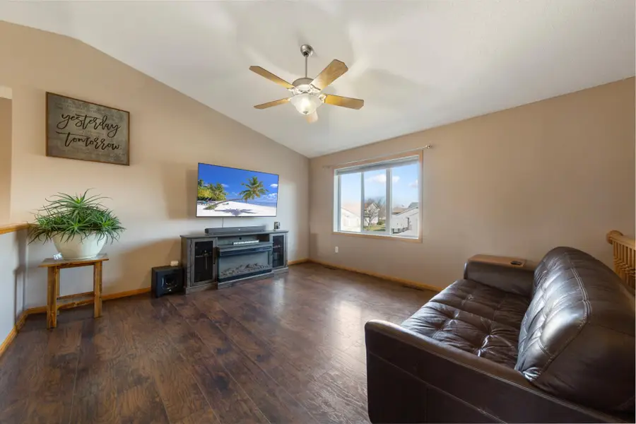 729 Obrien Parkway, Belle Plaine, MN 56011 - #3