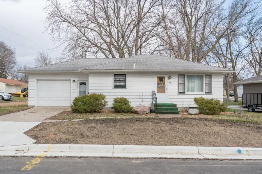 105 5th Street Nw, Montgomery, MN 56069 - #2