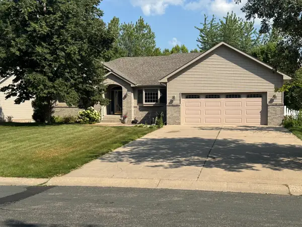 955 Lakewood Drive Sw, Hutchinson, MN 55350