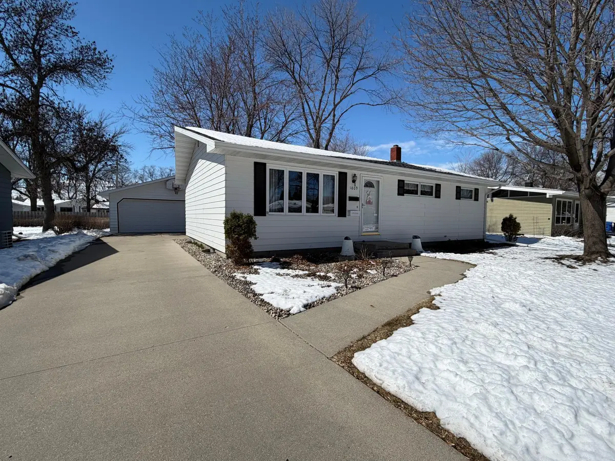 1809 15th Street S, Fargo, ND 58103 - #1