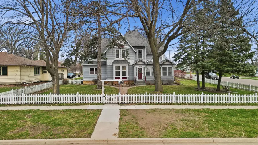 125 E 2nd Street, Blue Earth, MN 56013 - #2
