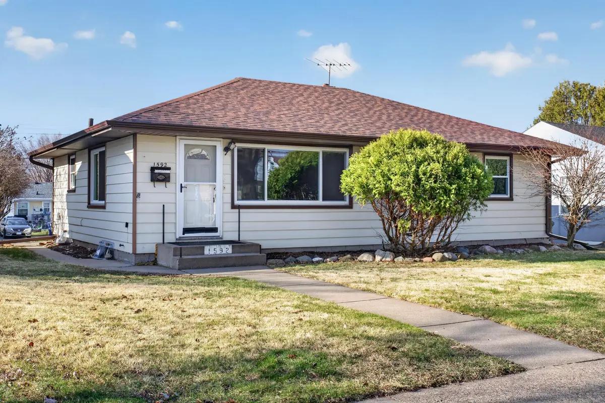 1592 Hoyt Avenue E, Saint Paul, MN 55106 - #1