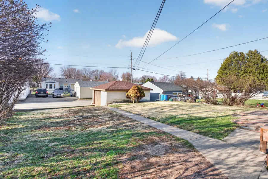 1592 Hoyt Avenue E, Saint Paul, MN 55106 - #3