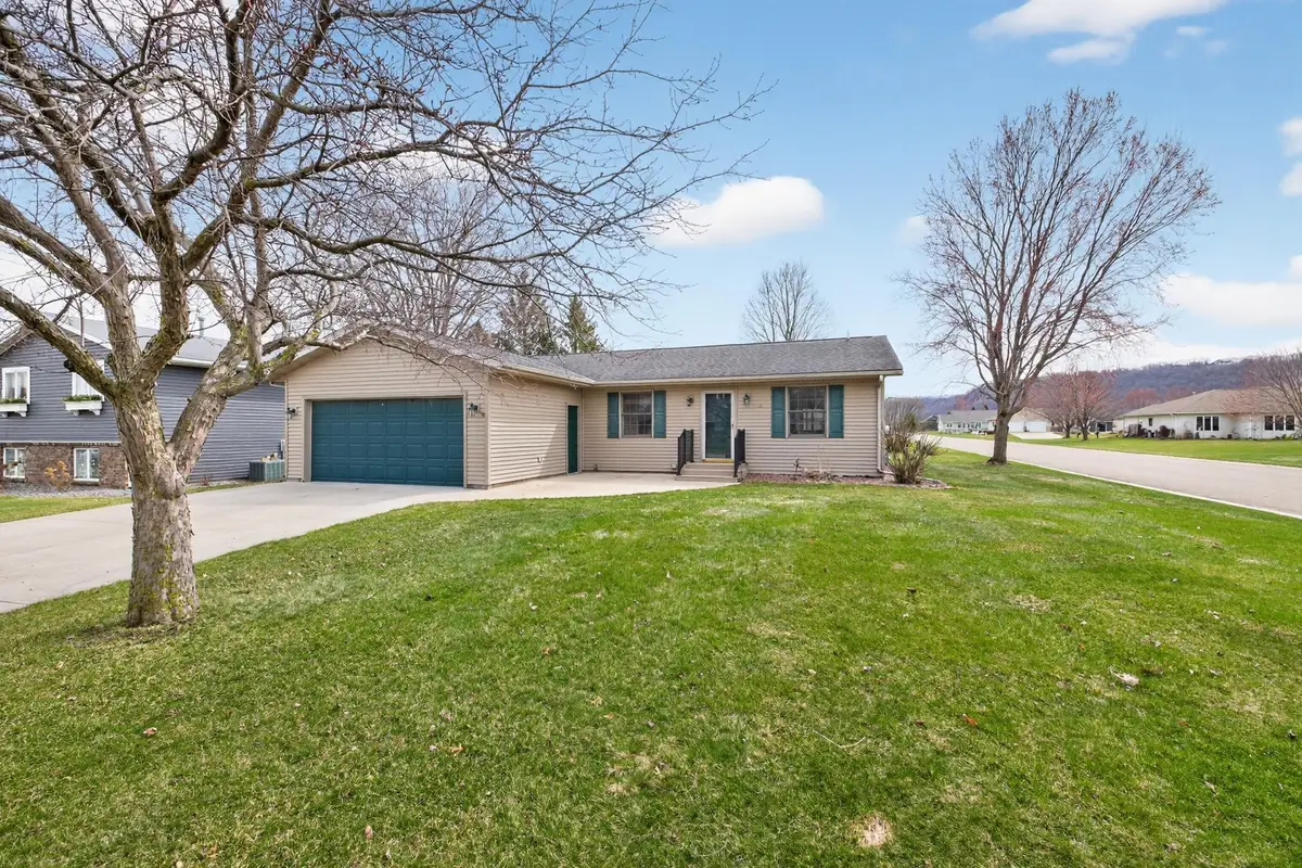 706 12th Street E, Wabasha, MN 55981 - #1