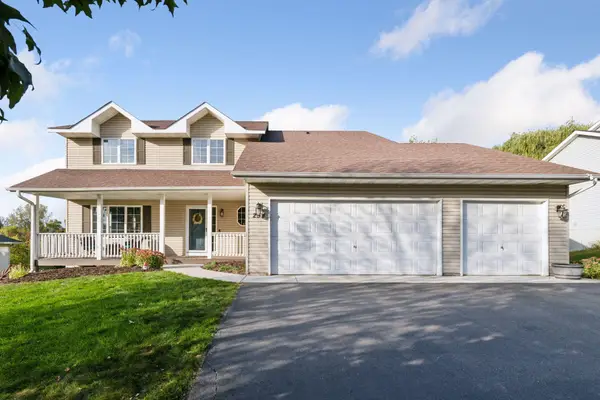 254 Jaspers Circle S, Chaska, MN 55318