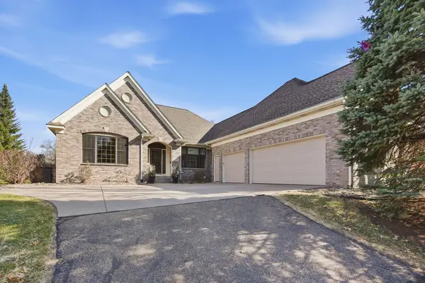 4 Pearson Place, North Oaks, MN 55127