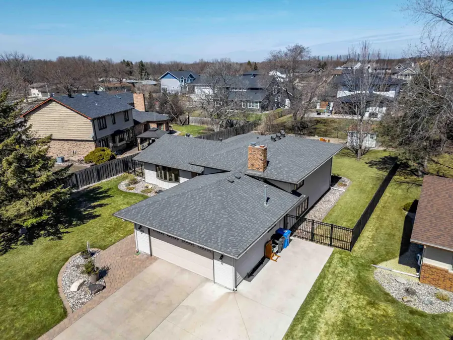 116 35th Avenue Ne, Fargo, ND 58102 - #2