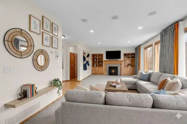 10803 Hawthorn Trail, Woodbury, MN 55129