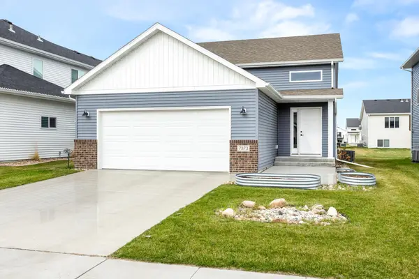 7373 17th Street S, Fargo, ND 58104