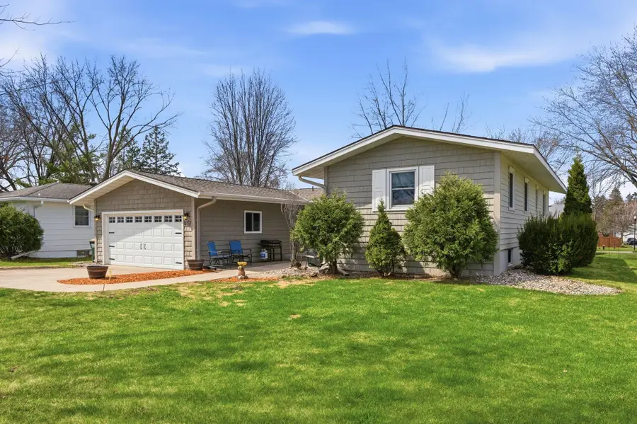 404 Larson Street Sw, Hutchinson, MN 55350 - #2