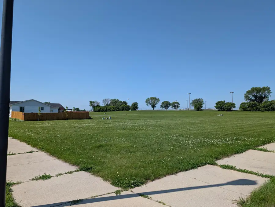 414 Berlin Circle, Marshall, MN 56258 - #3