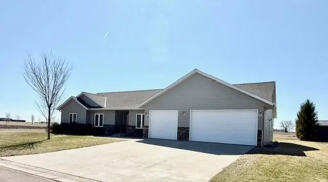 906 Sunrise Boulevard, Redwood Falls, MN 56283 - #3