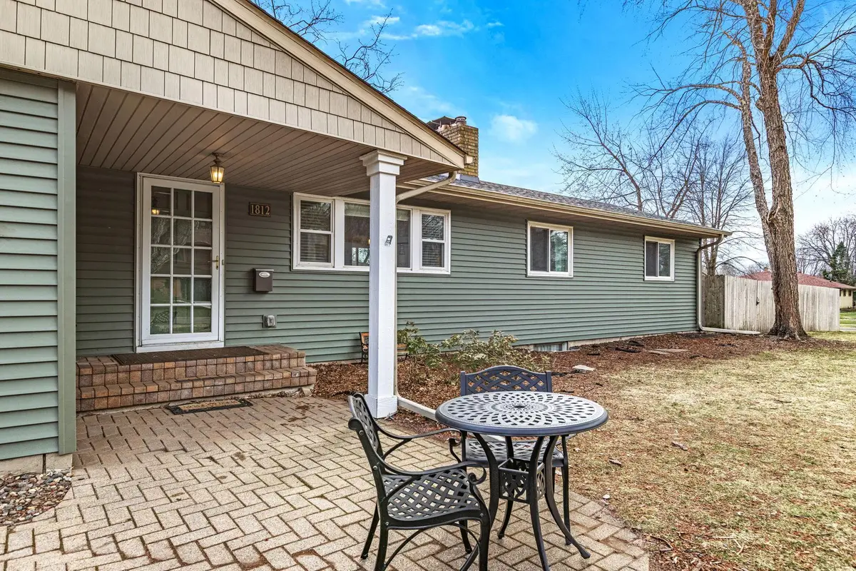1812 Sunny Slope Lane, Saint Paul, MN 55116 - #1