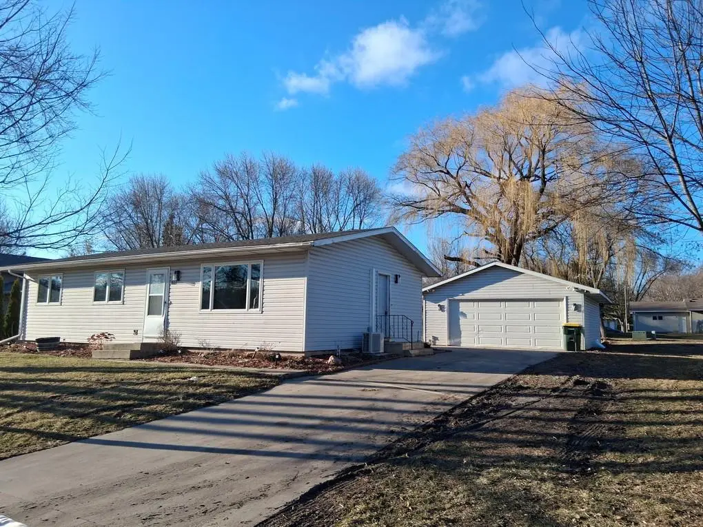 803 11 1/2 Avenue Se, Willmar, MN 56201 - #1