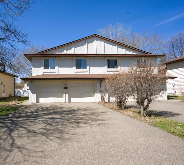 2477 Woodbridge Street, Roseville, MN 55113