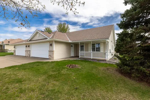 911 Prairie Oak Drive, Belle Plaine, MN 56011