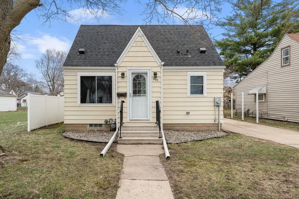 306 12th Avenue Sw, Austin, MN 55912 - #1