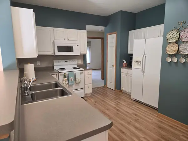 6889 Folkestone Road #711, Apple Valley, MN 55124