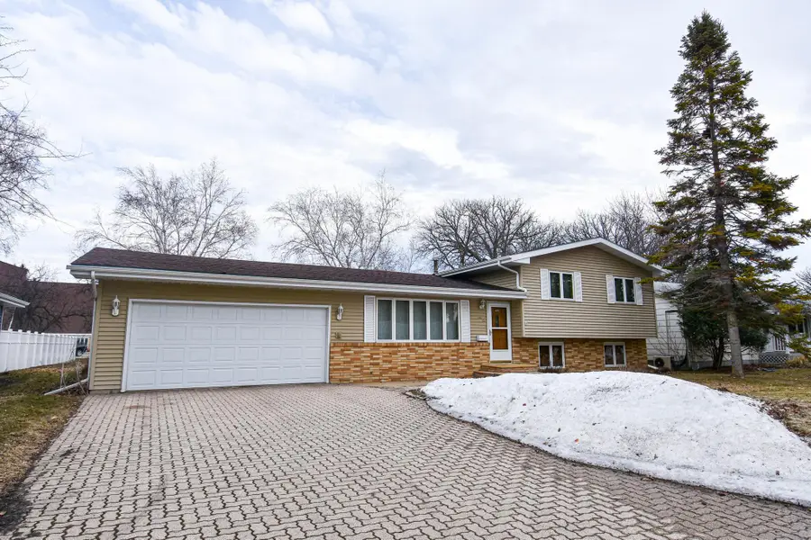 610 Kneale Avenue S, Thief River Falls, MN 56701 - #2