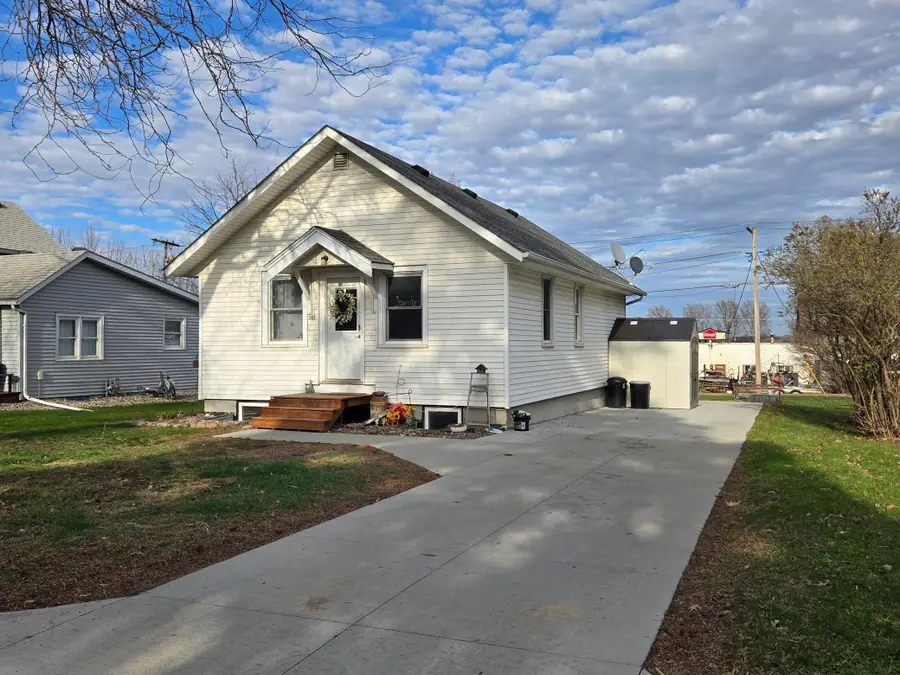 361 S Montgomery Avenue, Le Center, MN 56057 - #2