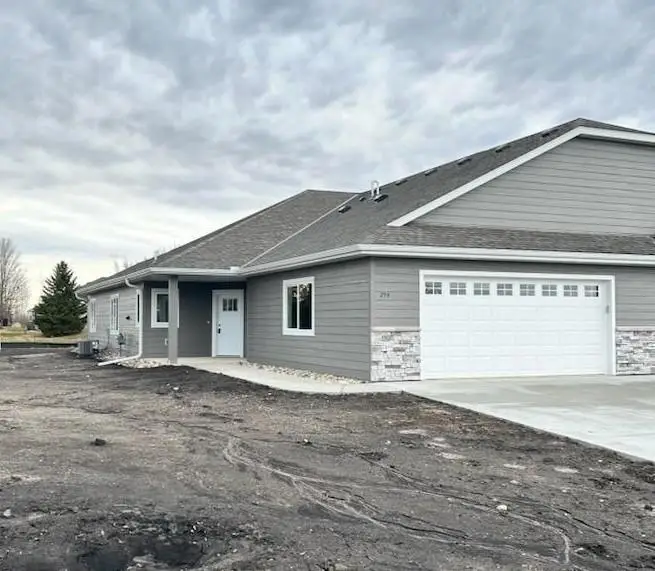 274 Eau Claire Avenue Se, Hutchinson, MN 55350 - #1