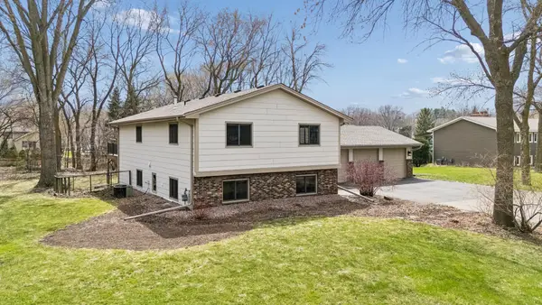 3930 Glendale Drive, Chanhassen, MN 55331