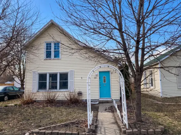 321 S Main Street, Lake Crystal, MN 56055