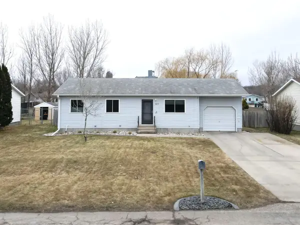 205 4th Street E, Horace, ND 58047