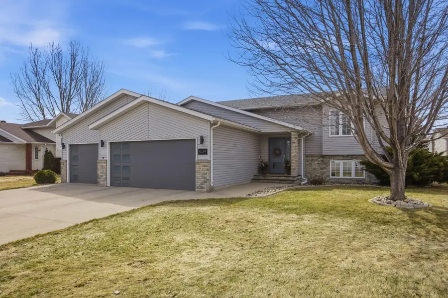 3534 42nd Avenue S, Fargo, ND 58104 - #2