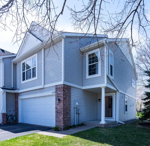 2204 Saint Johns Circle, Woodbury, MN 55129