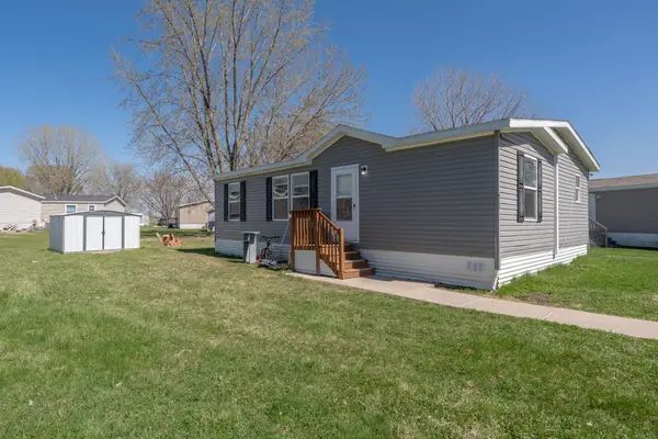 923 Hamlet Circle, Lakeville, MN 55044